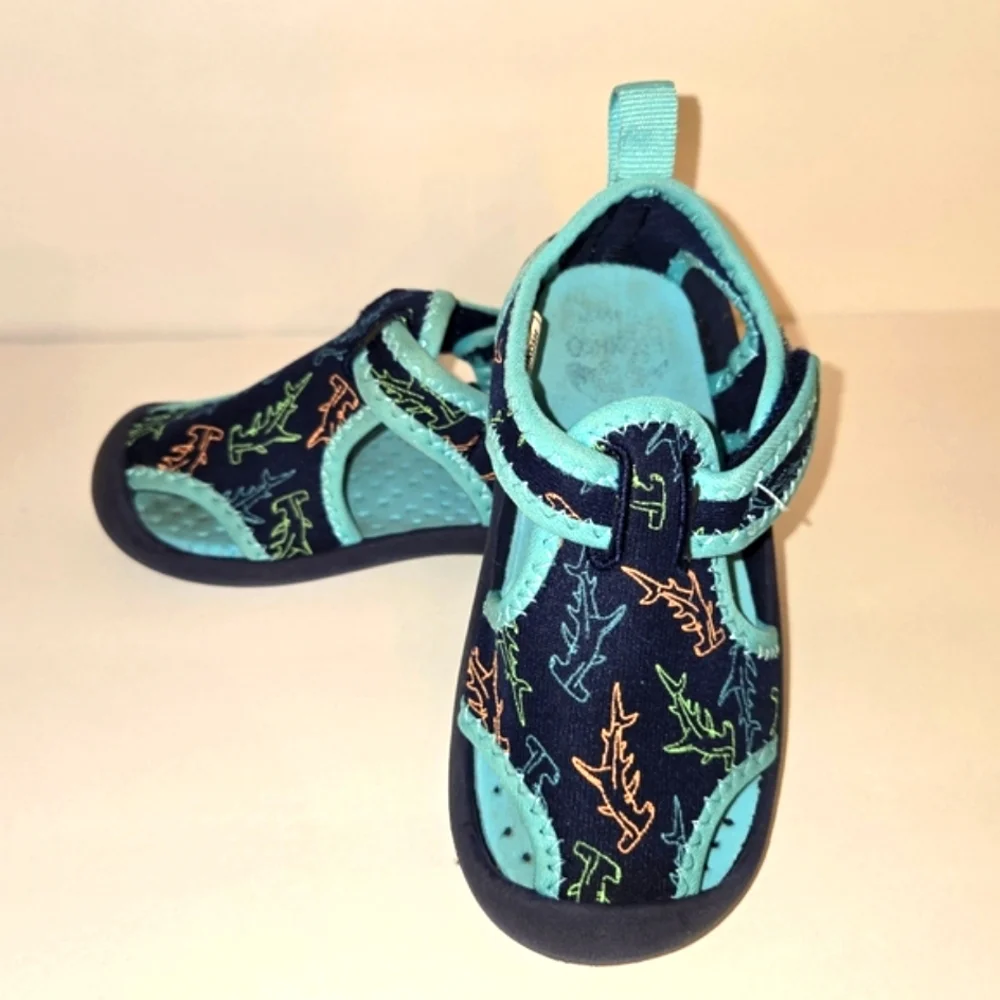 CLEARANCE OSHKOSH Toddler 7M Water Sandals